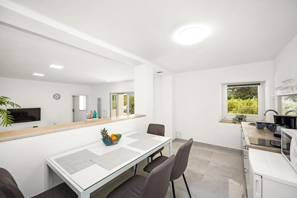 Apartmán Olive Garden Near 3 Km From Center And Only 4 Km From The For 4 Persons Pula