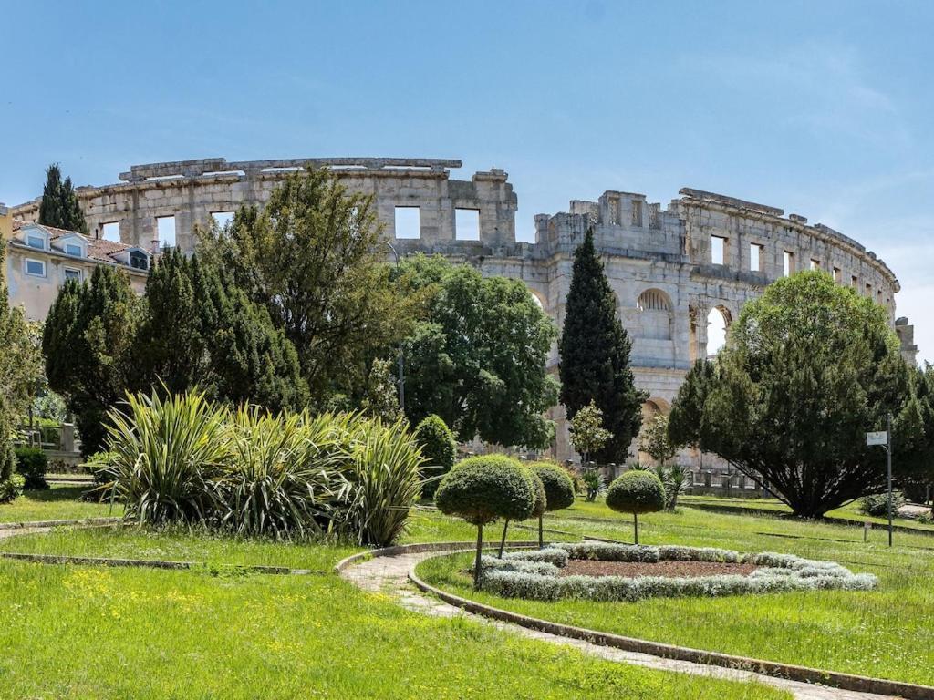 Olive Garden Near 3 Km From Center And Only 4 Km From The For 4 Persons Apartmán