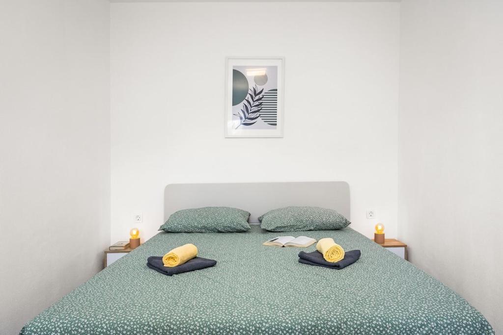 Olive Garden Near 3 Km From Center And Only 4 Km From The For 4 Persons Apartmán
