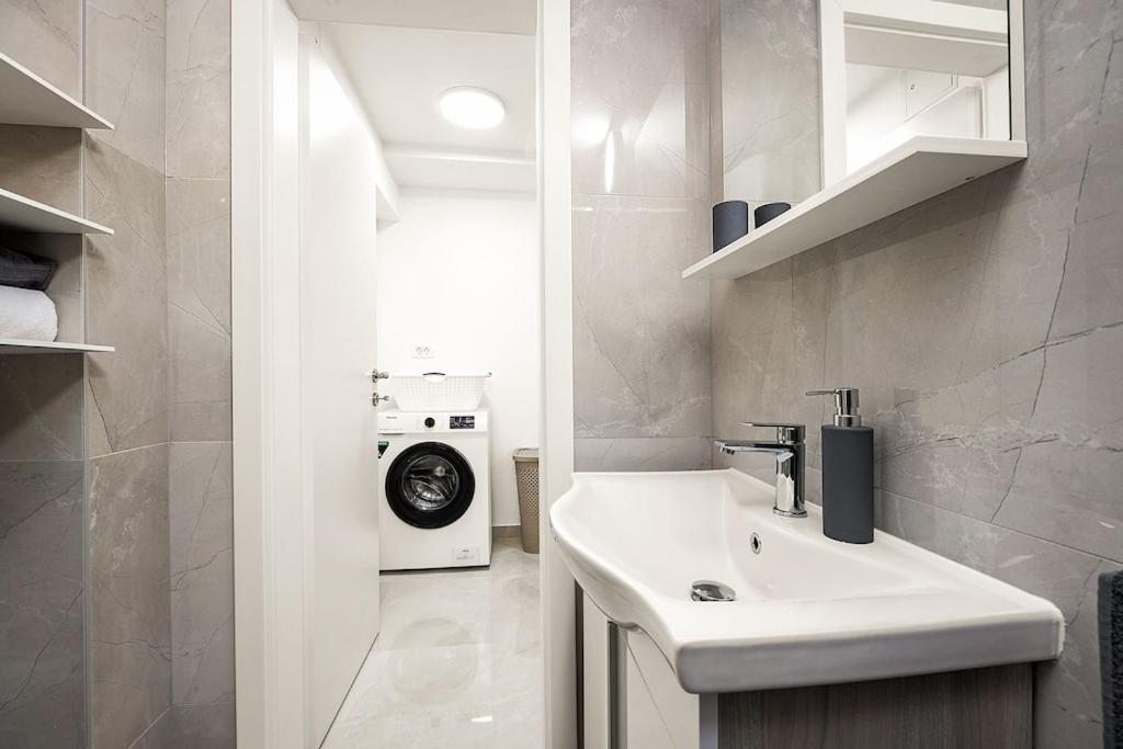 Olive Garden Near 3 Km From Center And Only 4 Km From The For 4 Persons Apartmán *